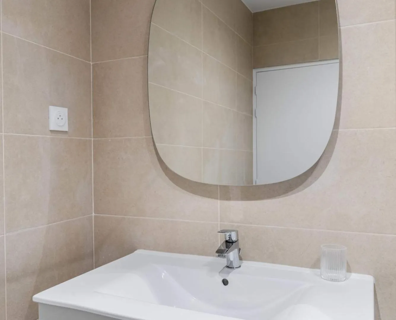 Daire Studio Refait A Neuf Montmartre - Paris 18 - 2P - Flat-Guest